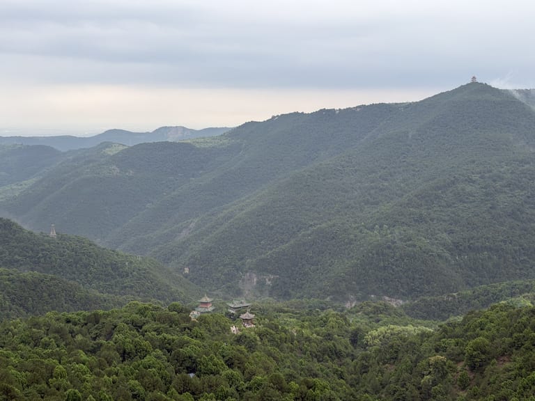 云雾天龙山远眺（封面）